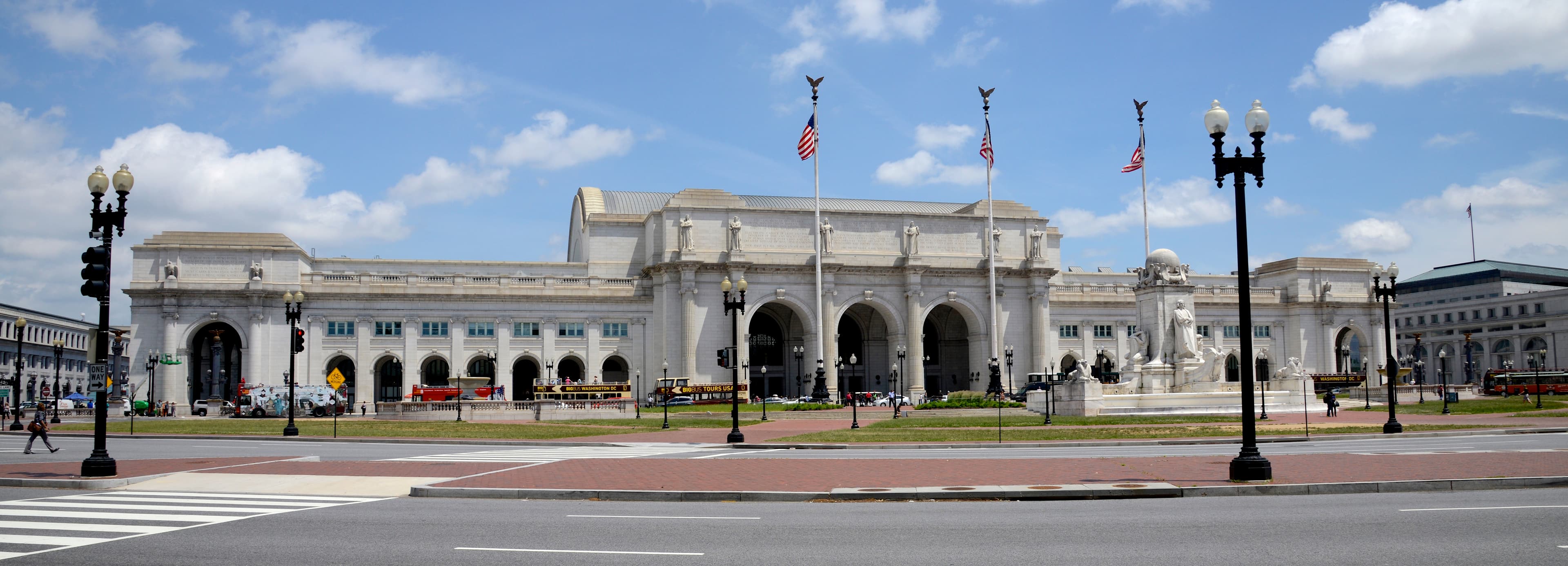 Union Station facade and Columbus Circle forecourt in Washington, DC