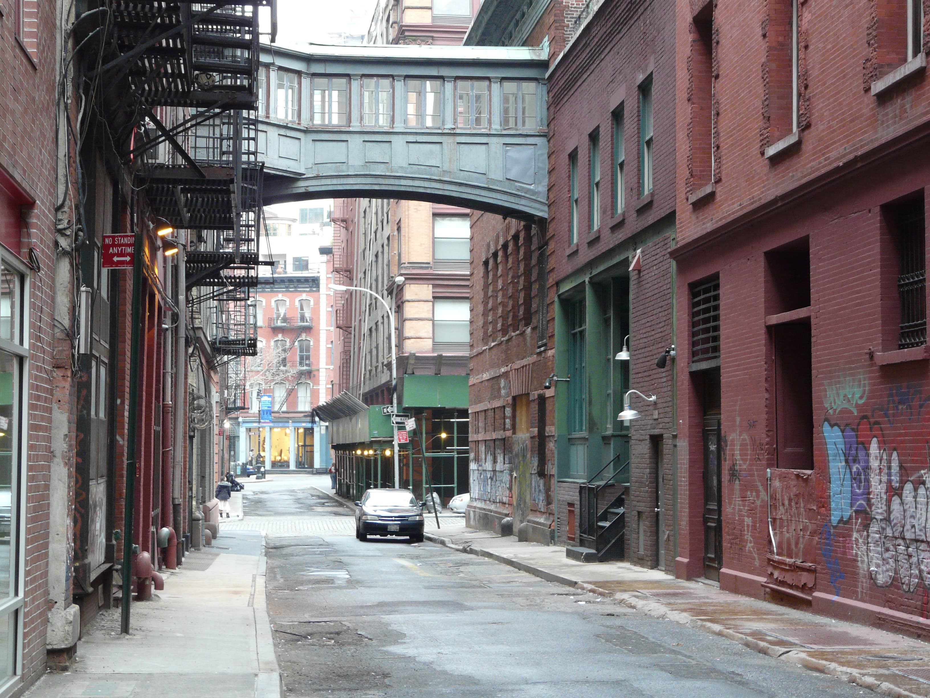 The Staple Street Skybridge: Tribeca’s Atmospheric Cast-Iron Alley