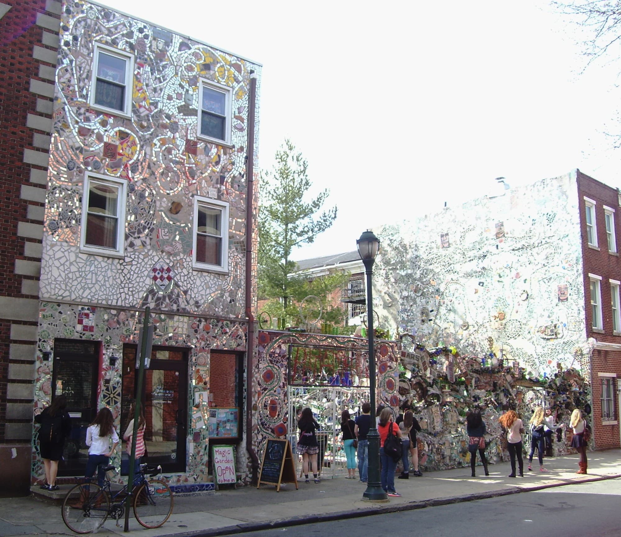 The mosaicked front of Philadelphia's Magic Gardens at 1018–1020 South Street, seen from the street.